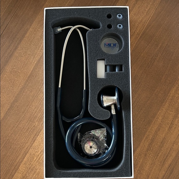MDF Instruments ER Premier Stethoscope - Picture 2 of 3
